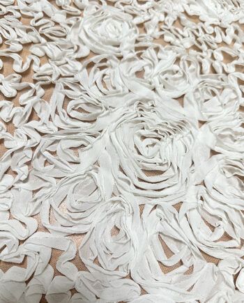 tul bordado rosas 3D blanco tela